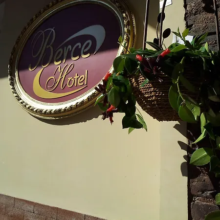 酒店 Berce